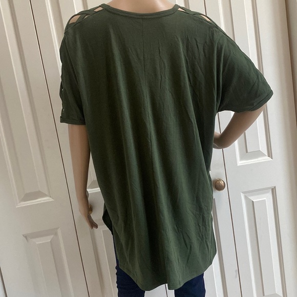 NWOT Adorable Womens XL Cut Out Sleeves Hunter Green Top. - Picture 6 of 11